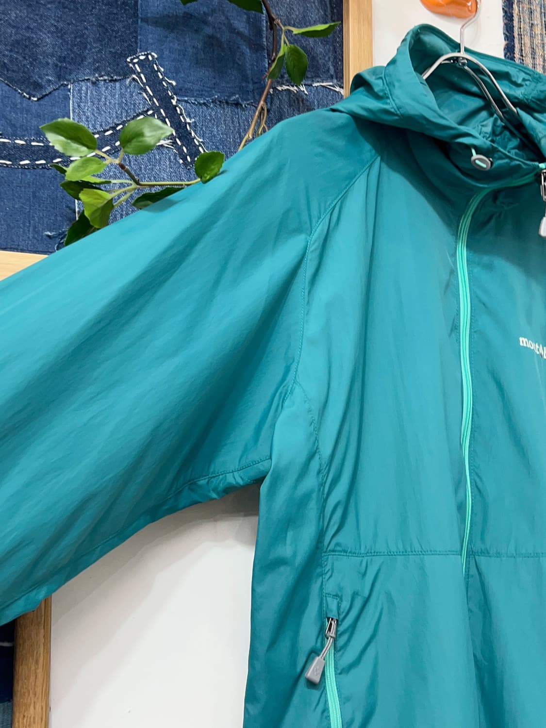 MONT BELL  Lightweight Hooded Wind Jacke 상품이미지5