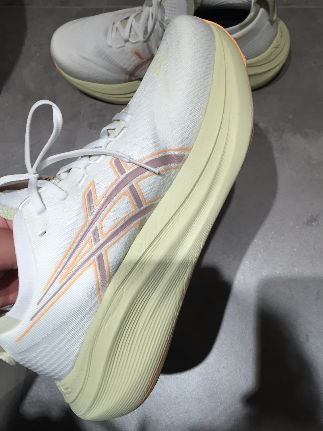 아식스 젤 님버스 27 러닝화 상품이미지2