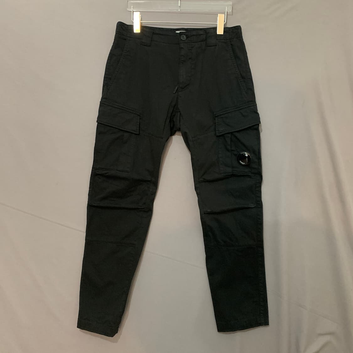 46 CP컴퍼니 14주년 렌즈 와펜 블랙 스판 카고 팬츠 상품이미지2