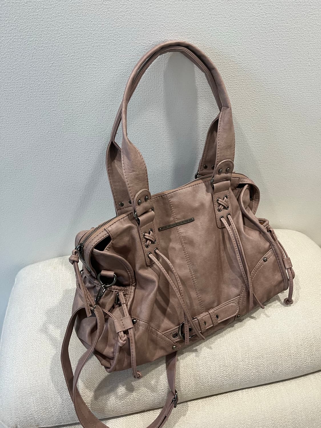 팬시클럽 벨티드 워싱 레더백 (BABY PINK) 상품이미지3