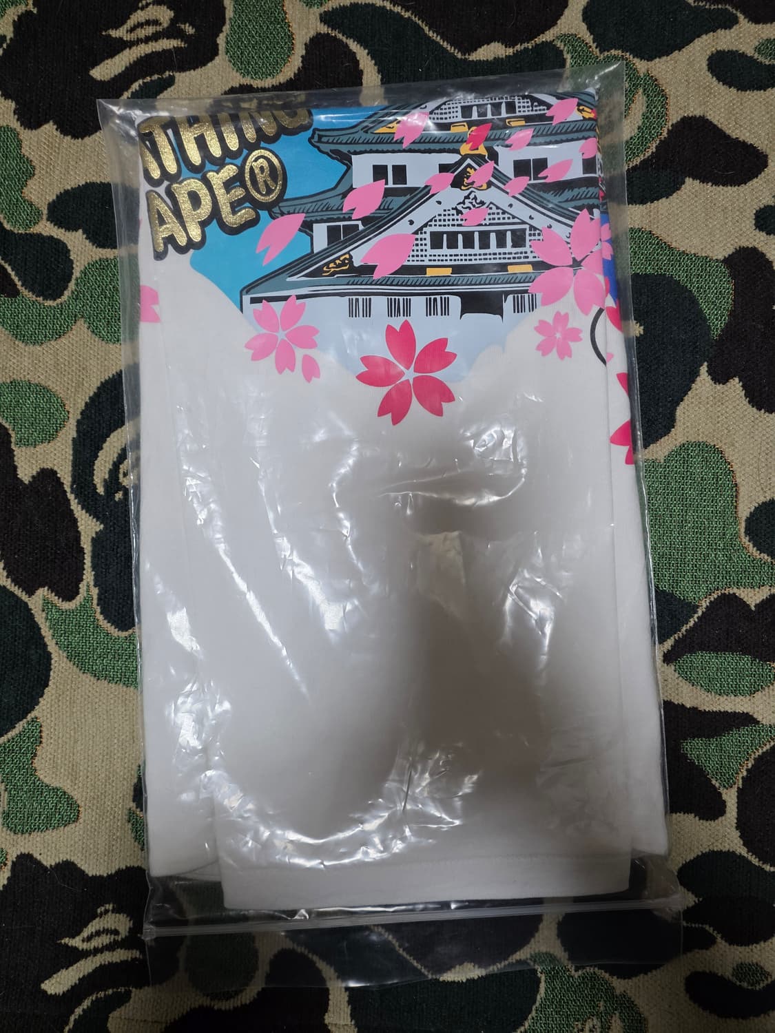 [S] 베이프 25SS 오사카 한정 사쿠라 빅사루 반팔티 상품이미지4