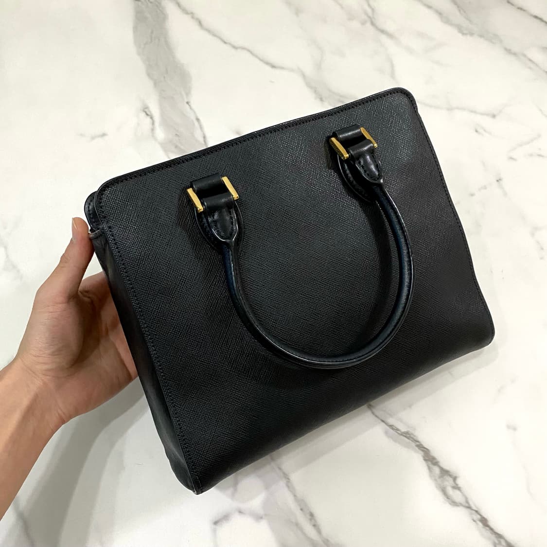 프라다 메탈로고 사피아노 토트백 크로스백 블랙 1BA163 상품이미지7