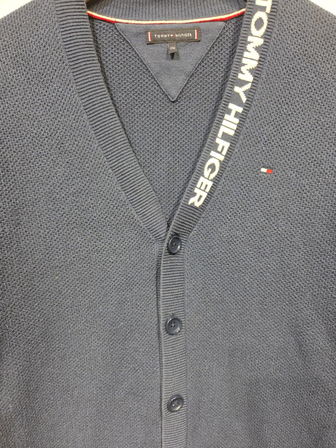 타미힐피거 넥 레터링 와플 니트 가디건 상품이미지3