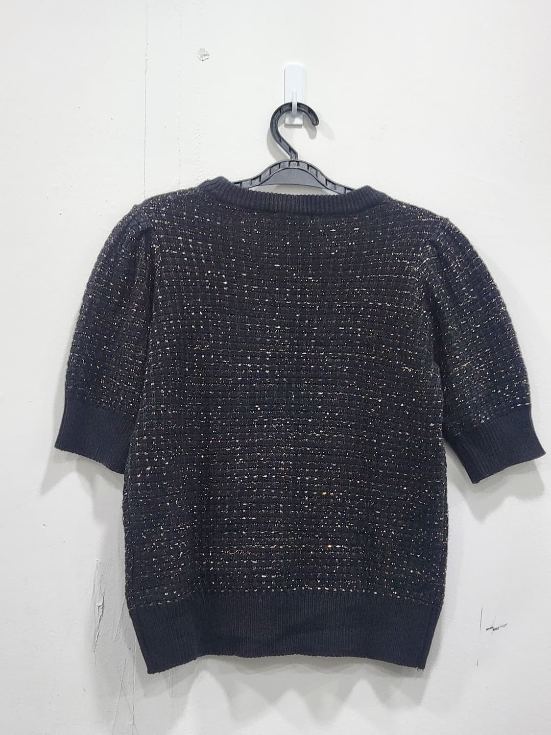 [F] 라인 LINE 블랙 골드펄 퍼프소매 반팔 니트 상품이미지4