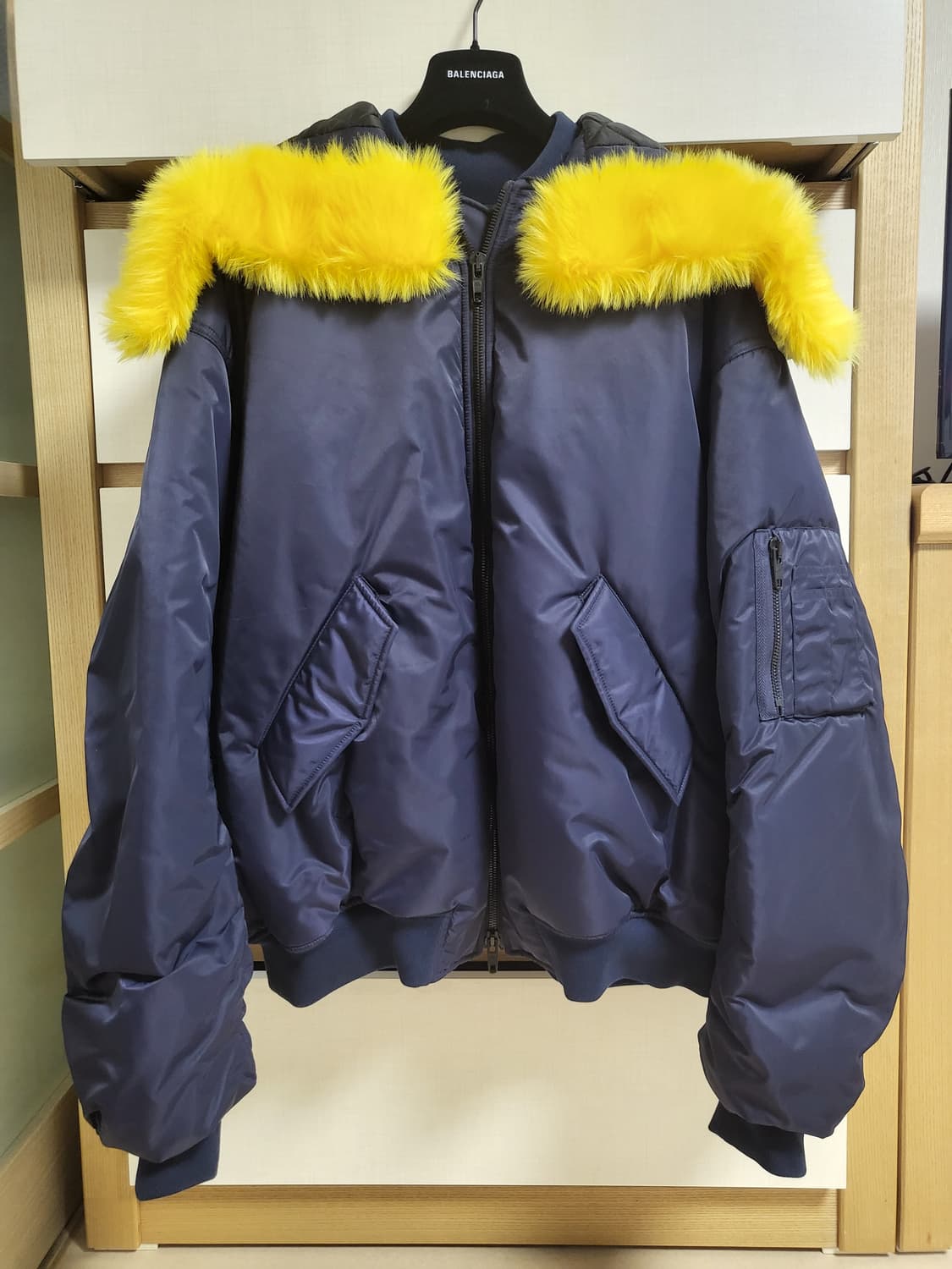 [S] 발렌시아가 페이크퍼 트리밍 봄버 상품이미지2