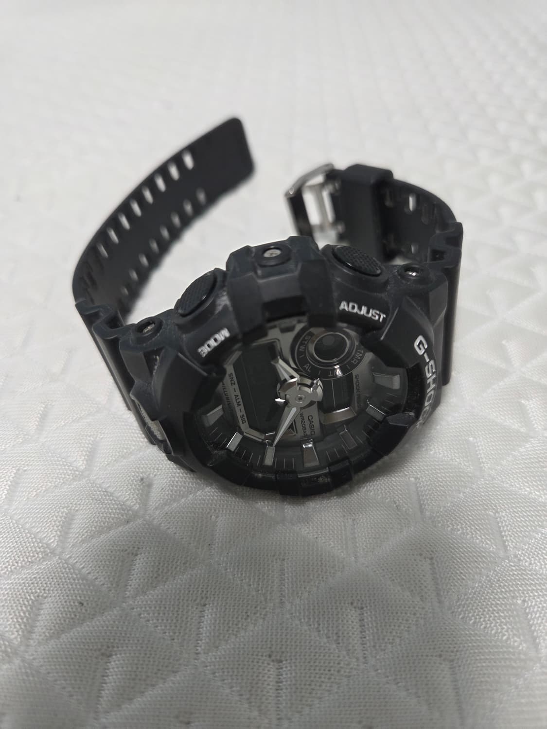 카시오 G-SHOCK GA-710-1A 상품이미지1