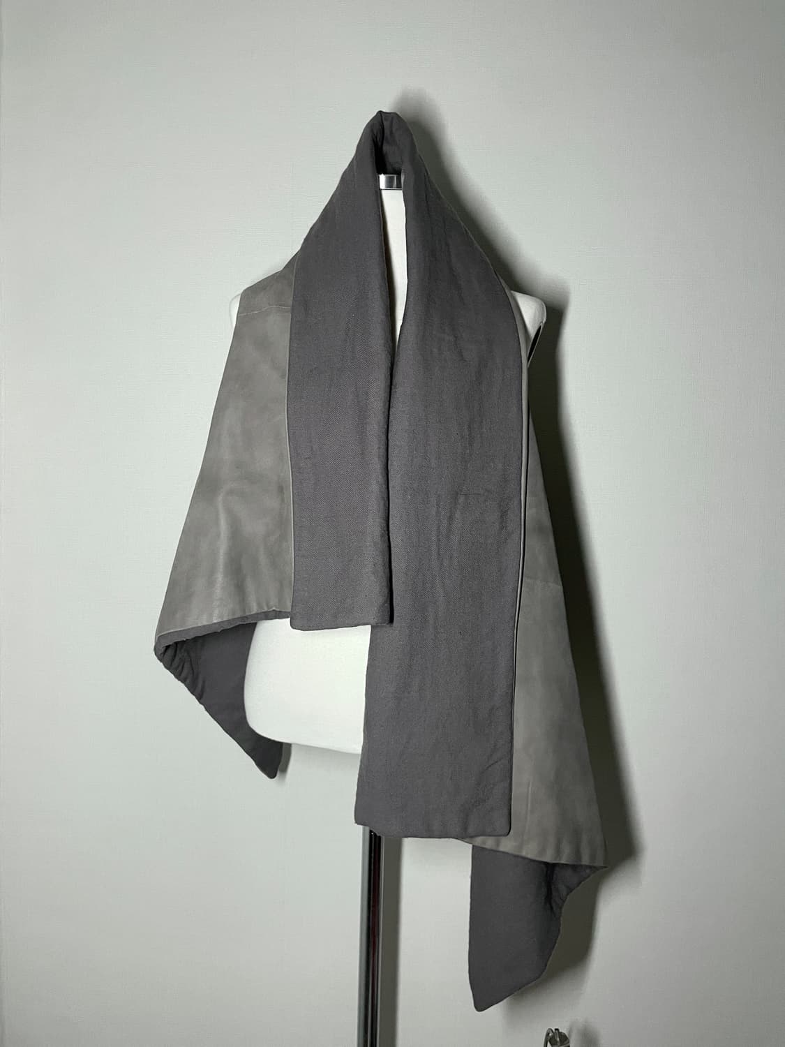 앤 드뮐미스터 레더 비대칭 베스트 상품이미지4