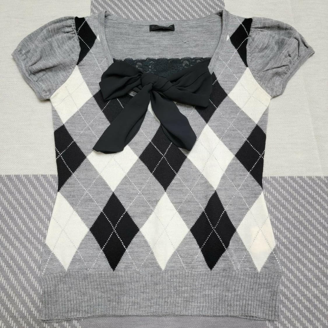 stc 아가일 블랙 그레이 리본 티 상품이미지1