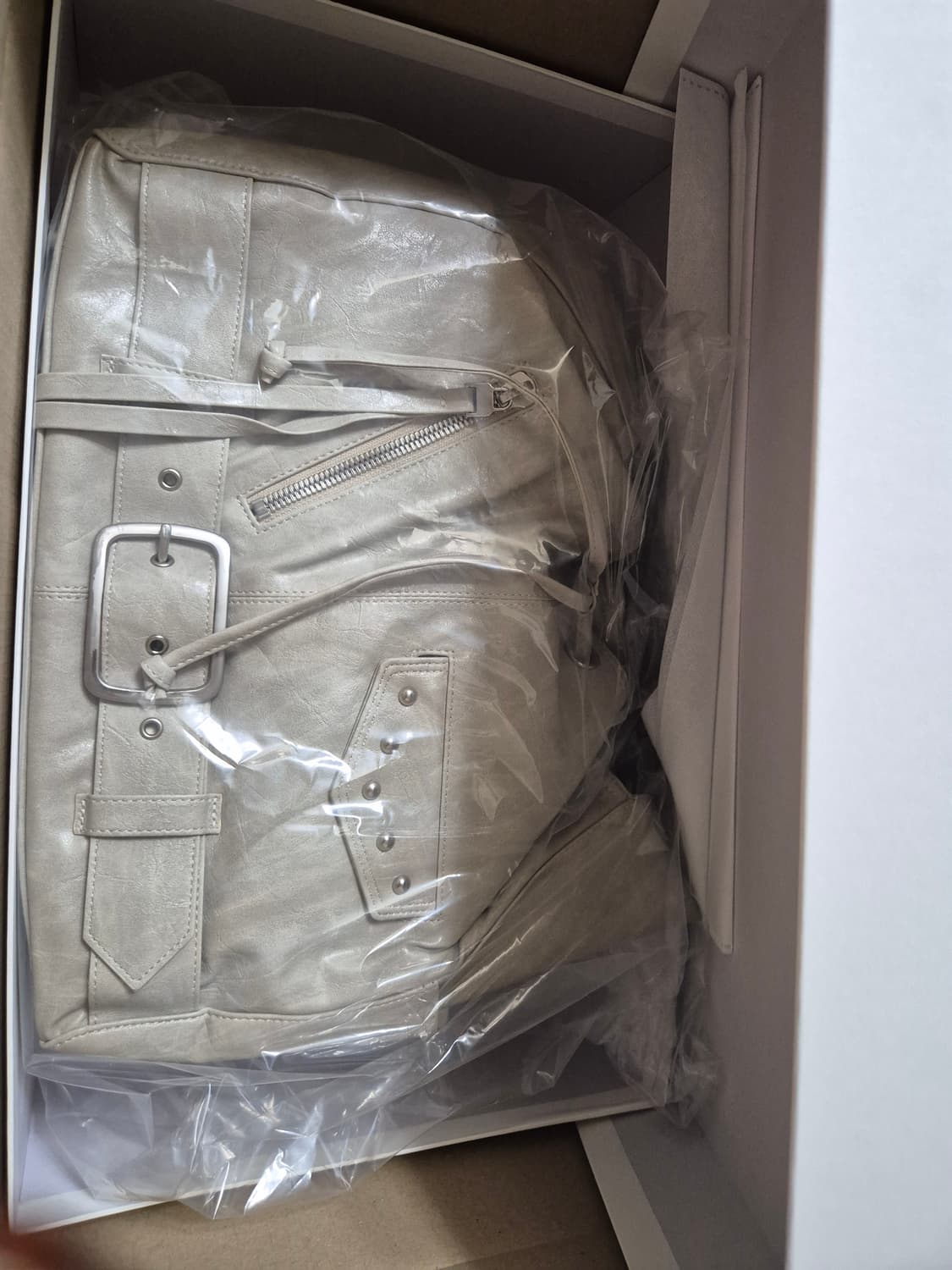 DEINET STUD BELTED BUCKET BAG 다이닛 가방 상품이미지2