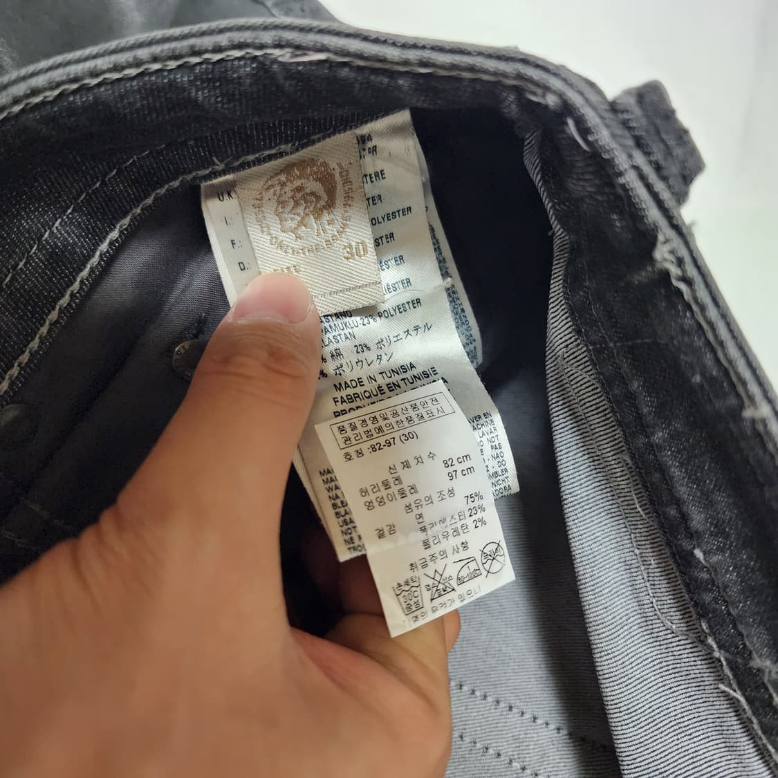 DIESEL THAVAR 디젤 락시크 아티잔 코티드 블랙 팬츠 상품이미지9