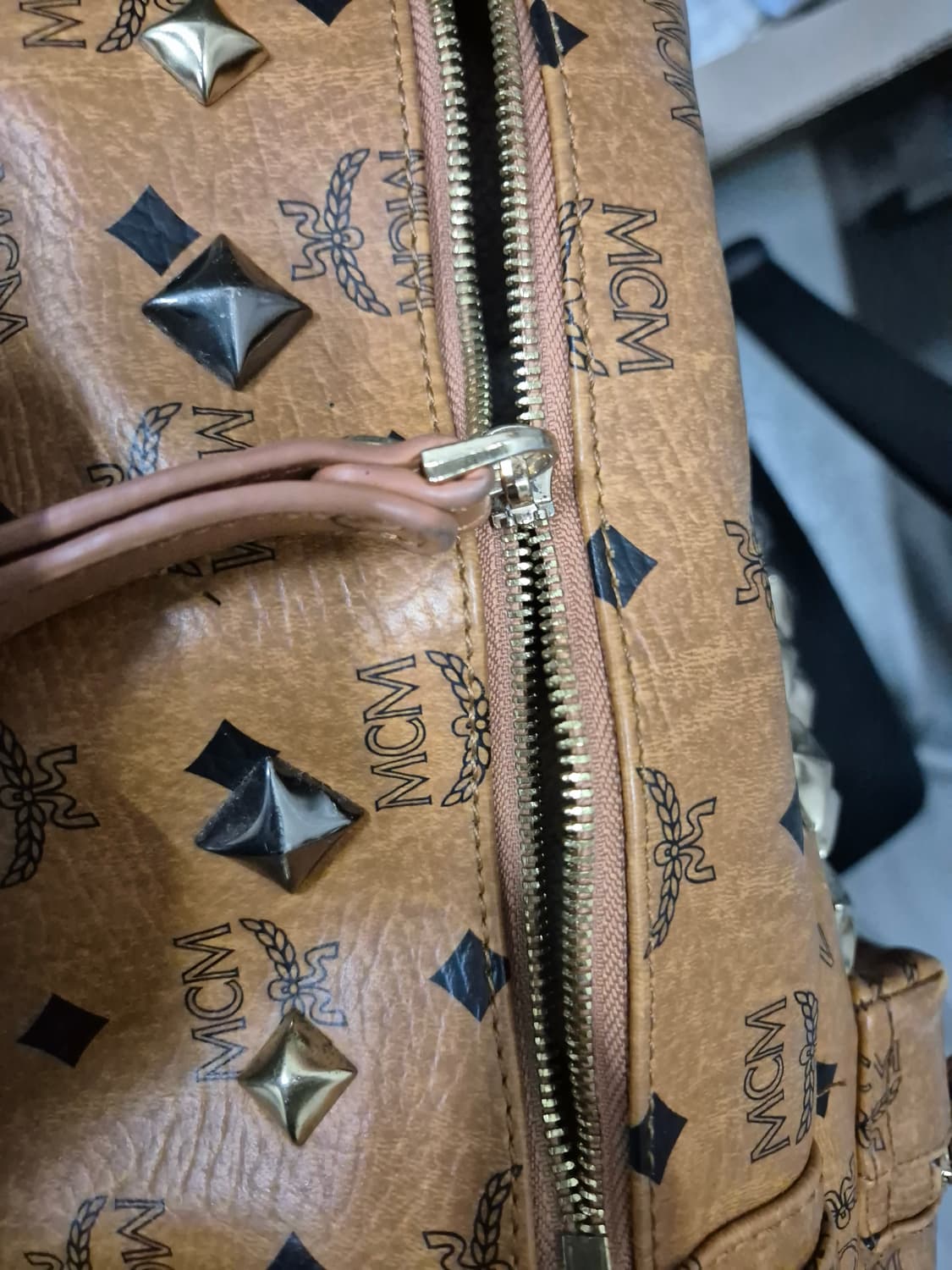MCM 스타크 스터드 백팩 상품이미지9