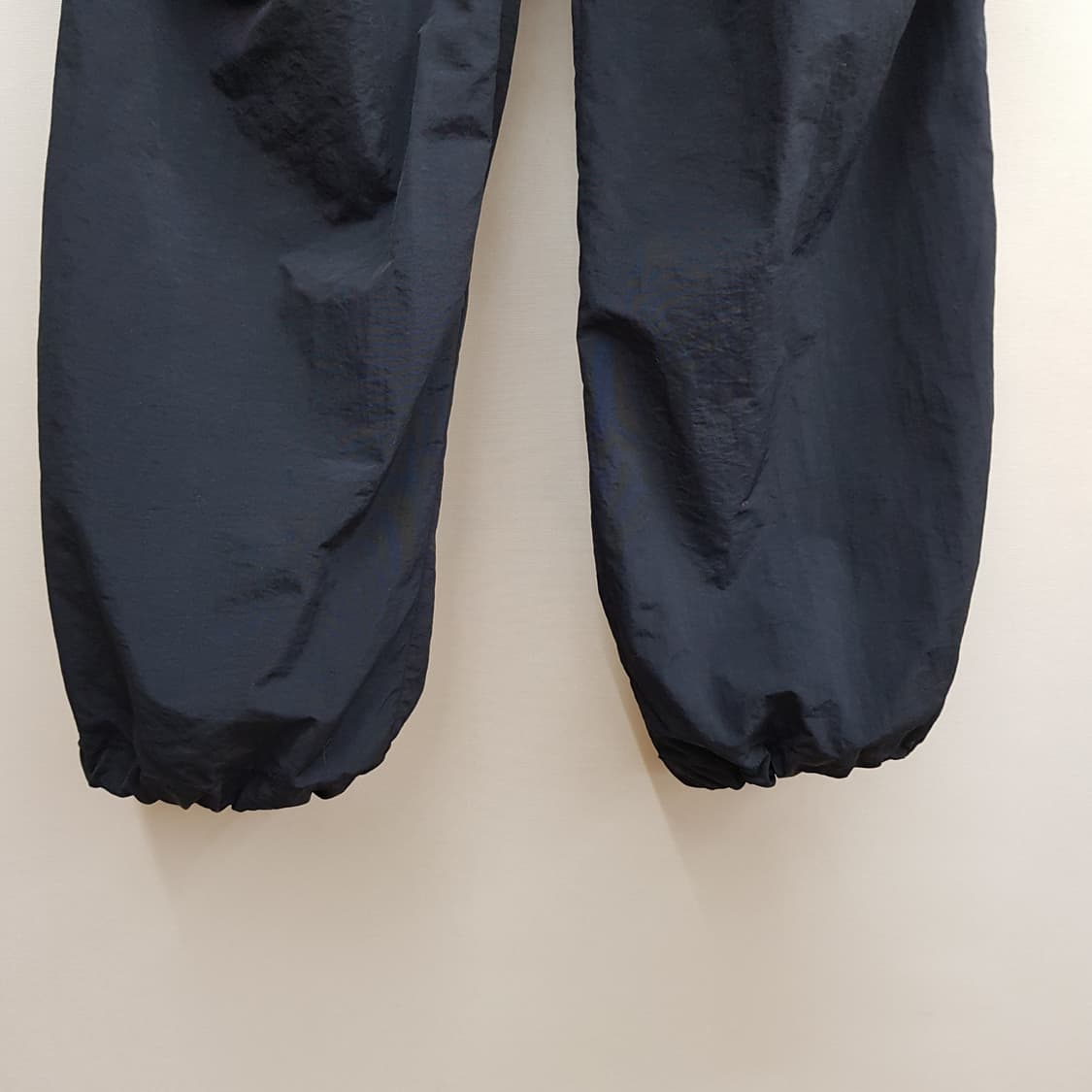 한섬 SJSJ 2023 드로우스트링  포켓 팬츠 64-94사이즈 상품이미지5