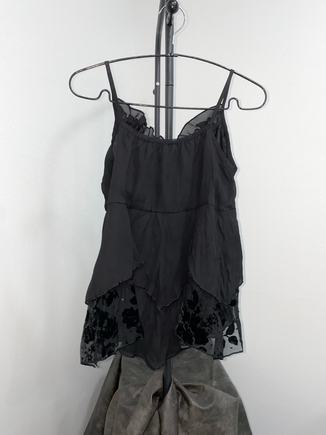 Ruffle Layered Asymmetric Camisole 상품이미지2