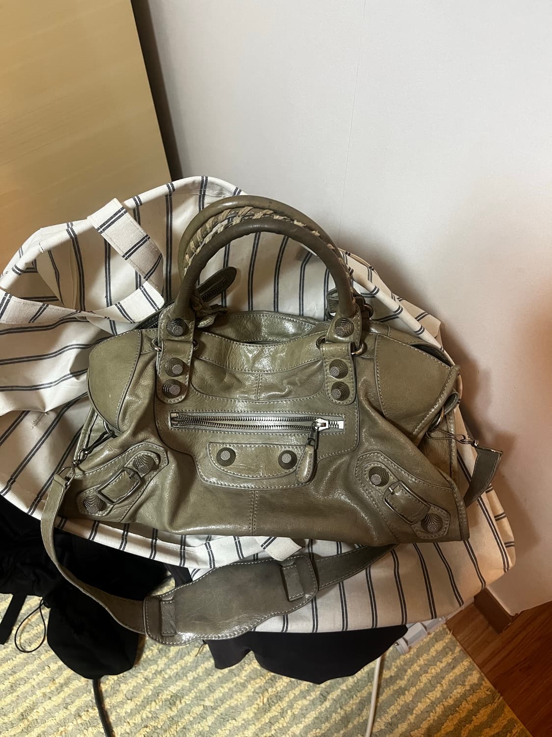 발렌시아가 파트타임 모터백 상품이미지2
