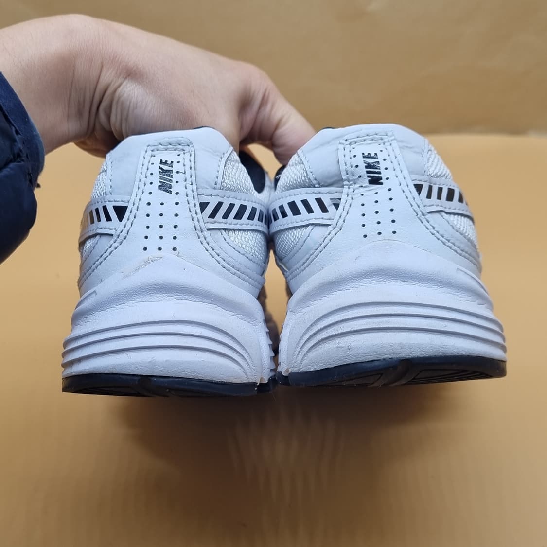 나이키 이니시에이터 화이트 운동화250  상품이미지4