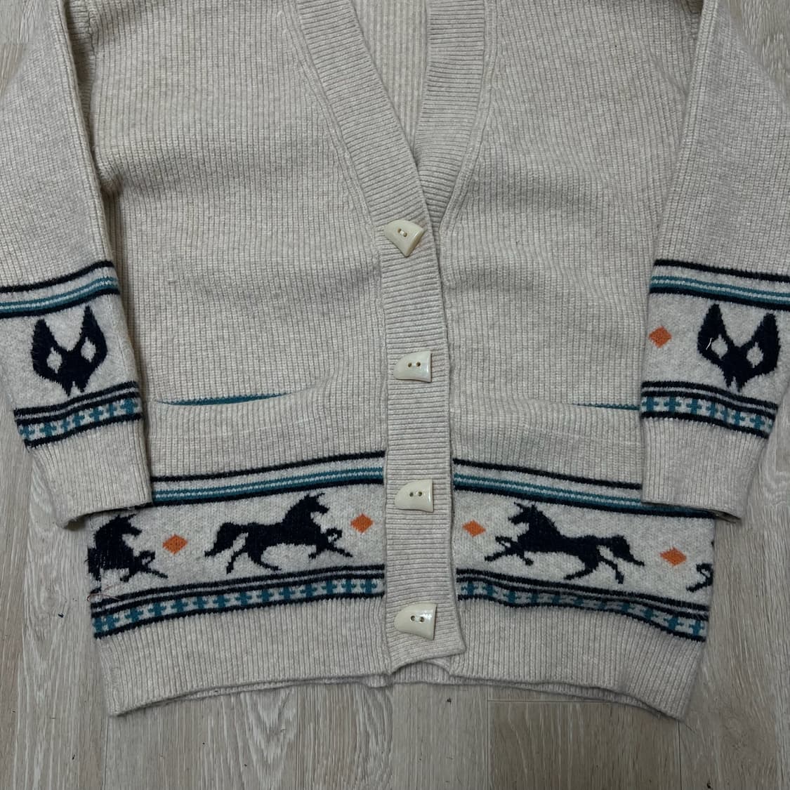 베이직 패턴 브이넥 니트 가디건 FREE  상품이미지3