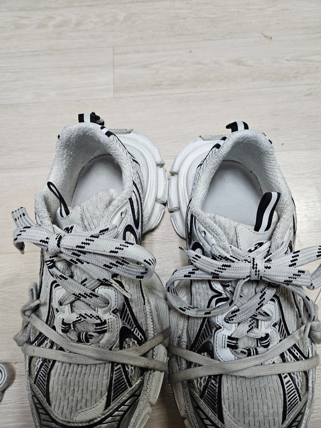 발렌시아가 3XL 그레이블랙 40 상품이미지2