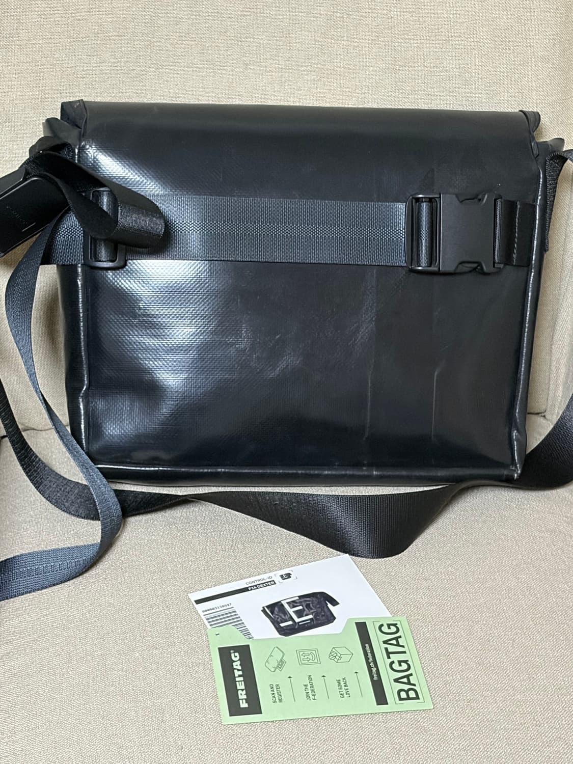 프라이탁 덱스터 블랙,화이트 판매합니다(민트택 보유) 상품이미지2