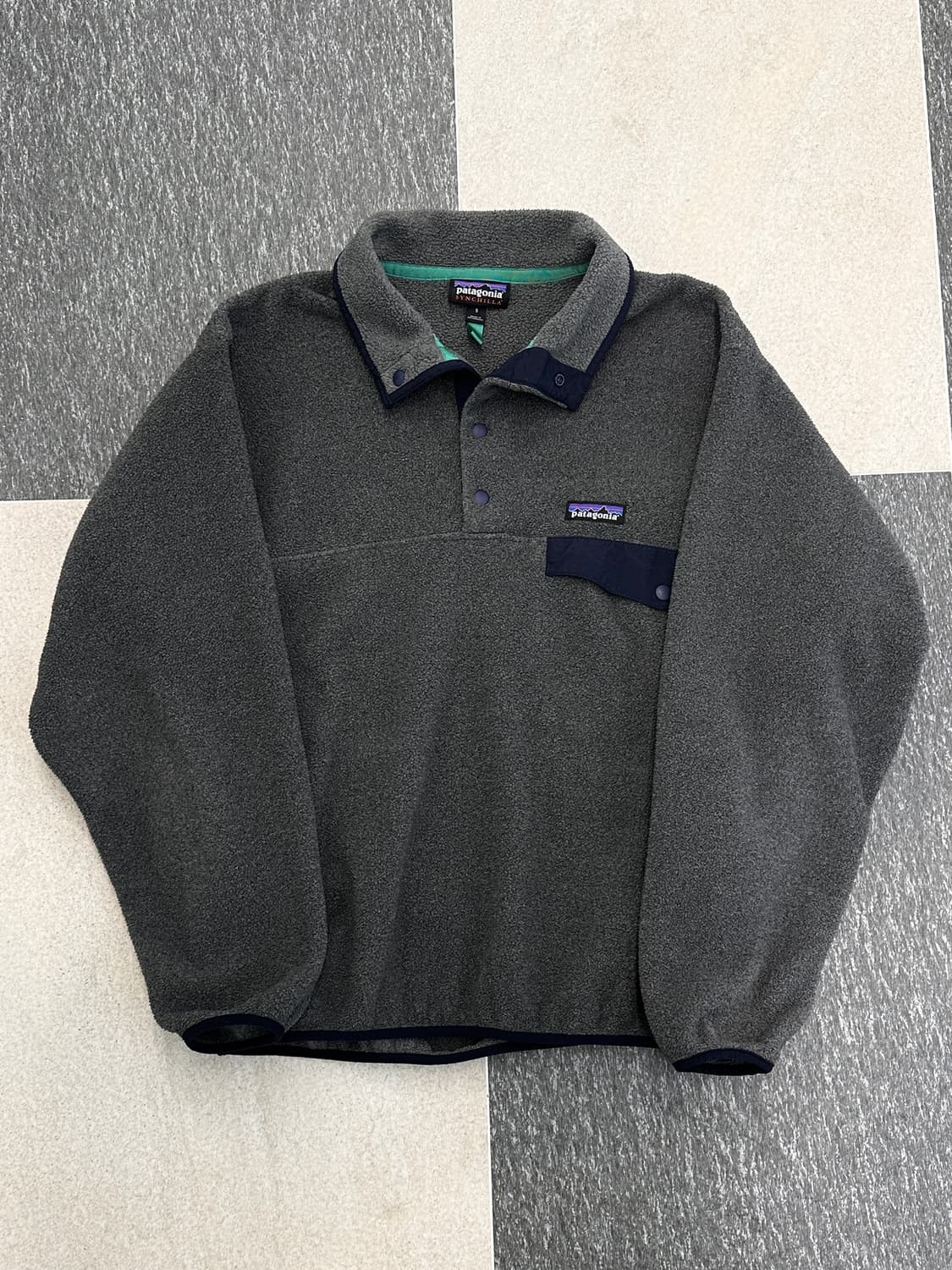 파타고니아 신칠라 그레이/네이비 스냅 플리스 상품이미지5