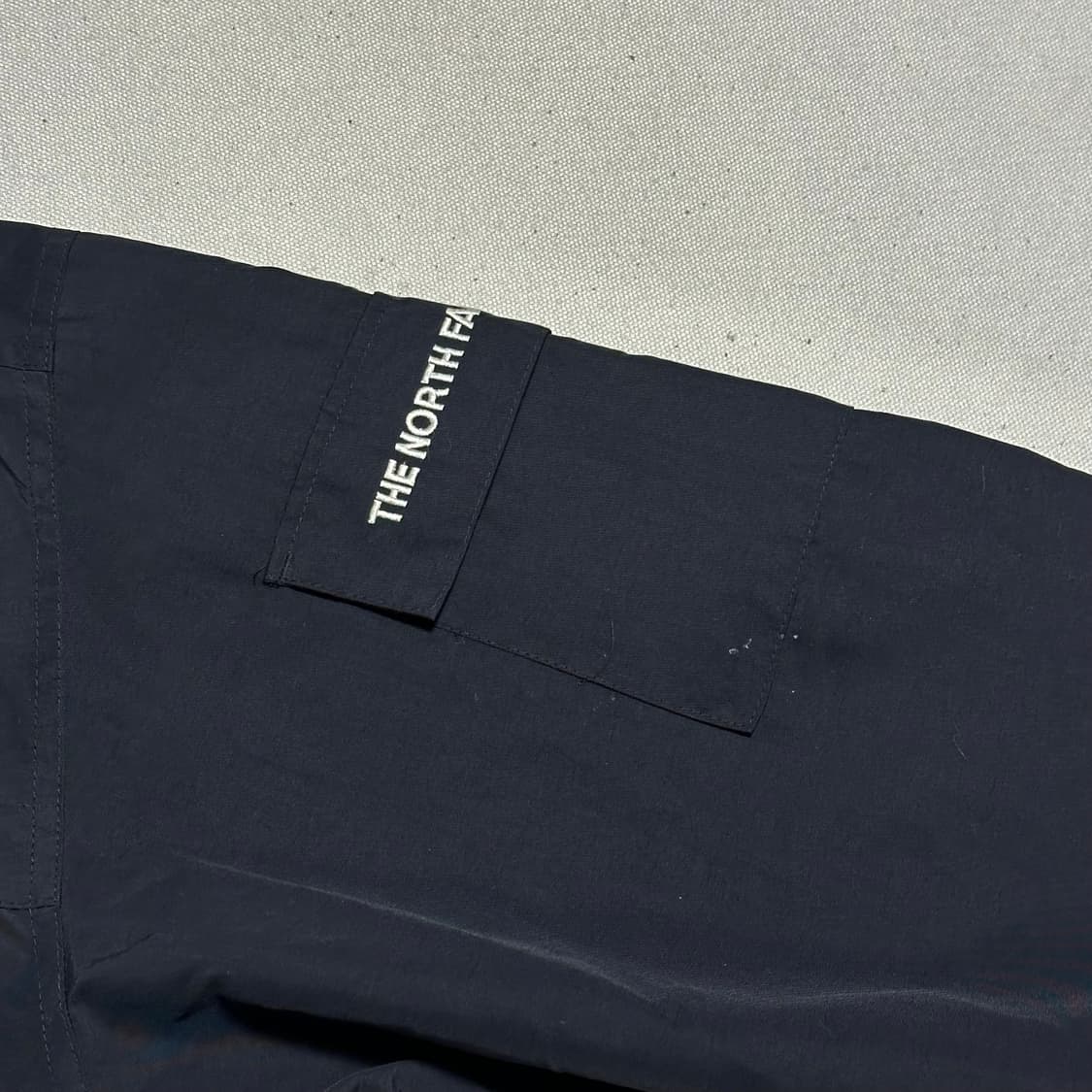 105 노스페이스 암포켓 블랙 후드 바람막이 상품이미지6