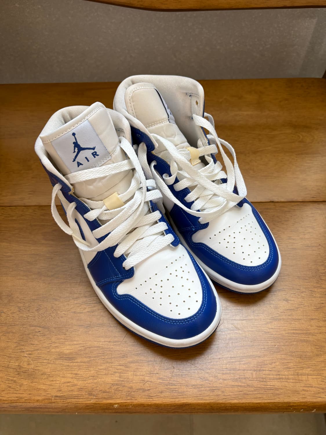 (W) 조던 1 미드 화이트 하이퍼 로얄 상품이미지2