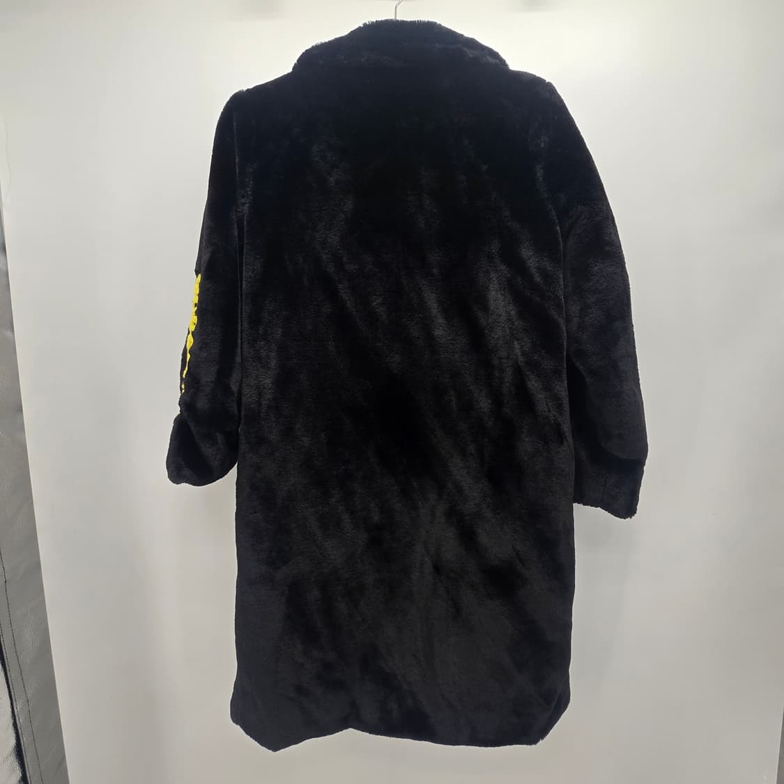 블랙 퍼 코트 패치 장식 상품이미지3