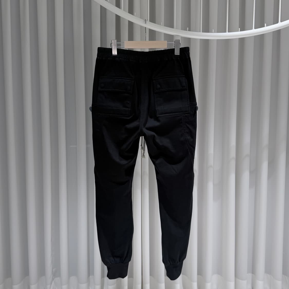(A+/L) / 릭오웬스 바우하우스 카고 조거 팬츠 블랙 상품이미지5