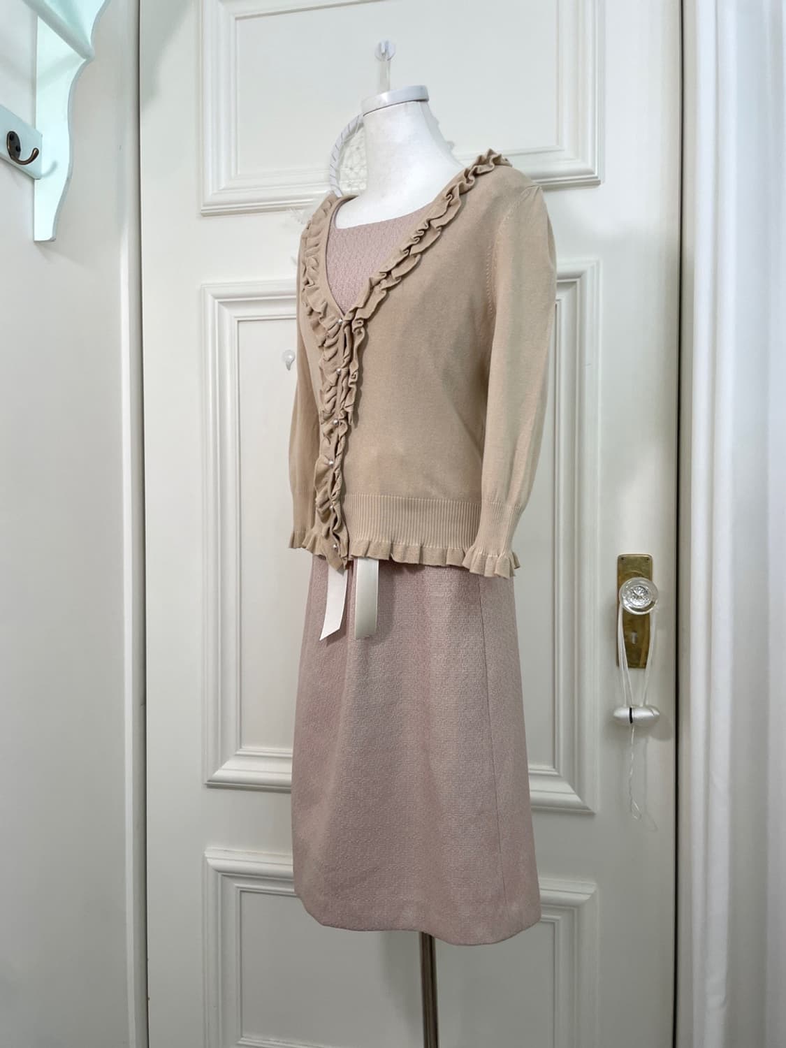 pink beige ruffle pearl point cardigan 상품이미지3
