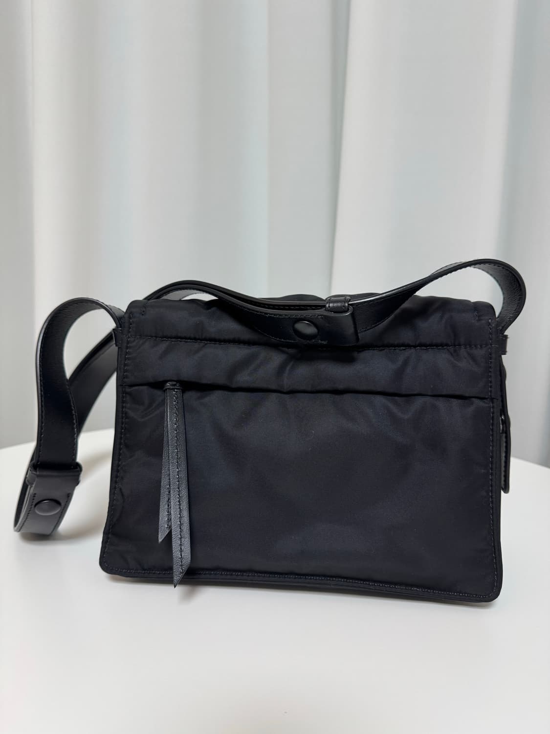 프라다 트래블러 스몰 리나일론 패딩 숄더백 상품이미지2