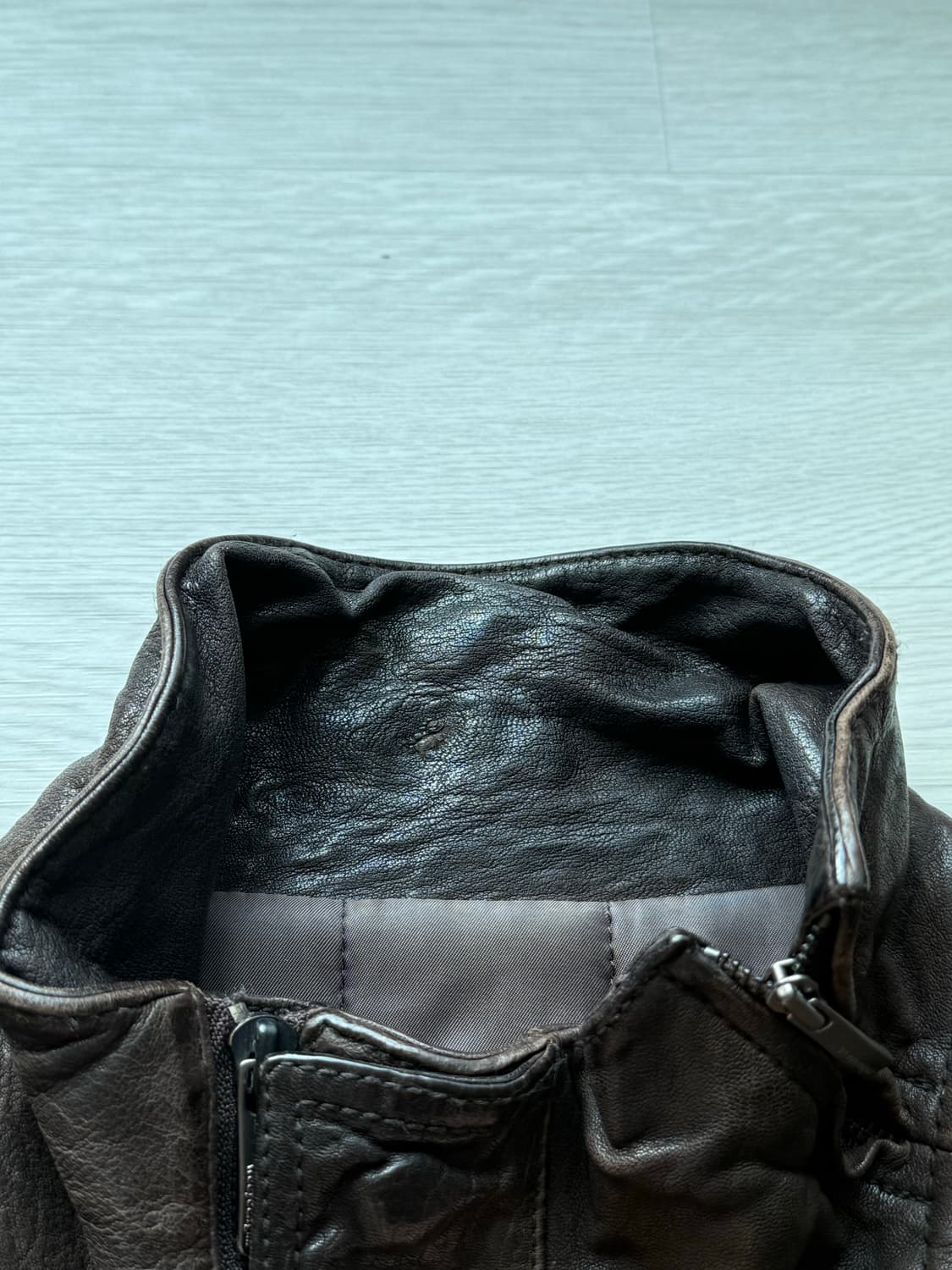 우영미 하이넥 레더 자켓 상품이미지4