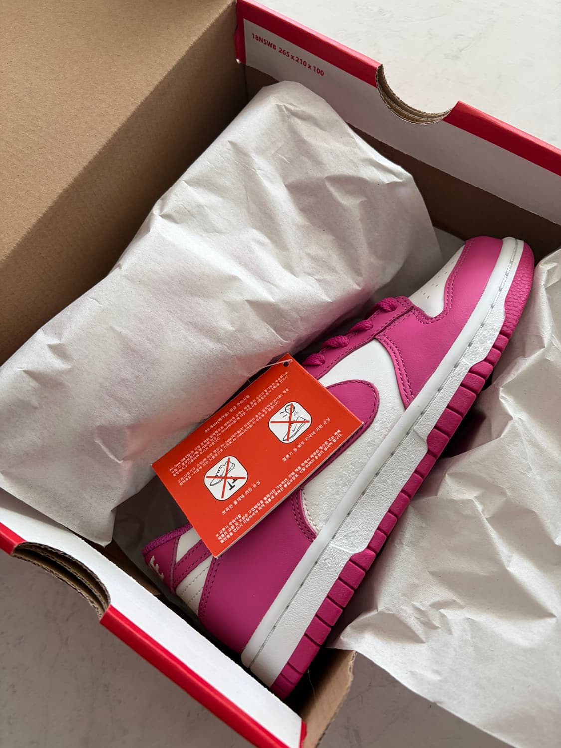 [230] (GS) 나이키 덩크 로우 화이트 액티브 푸시아 상품이미지2