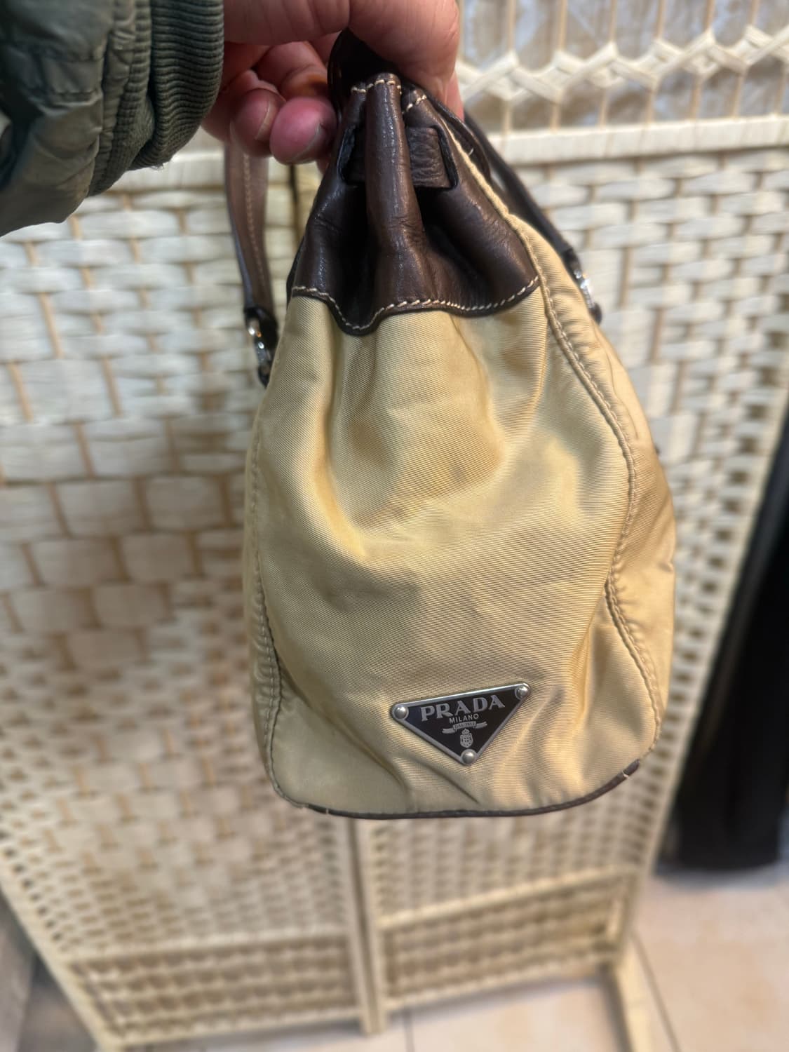 정품 프라다 테수토 포코노 레더 버클 바켓트백 팝니다 상품이미지4