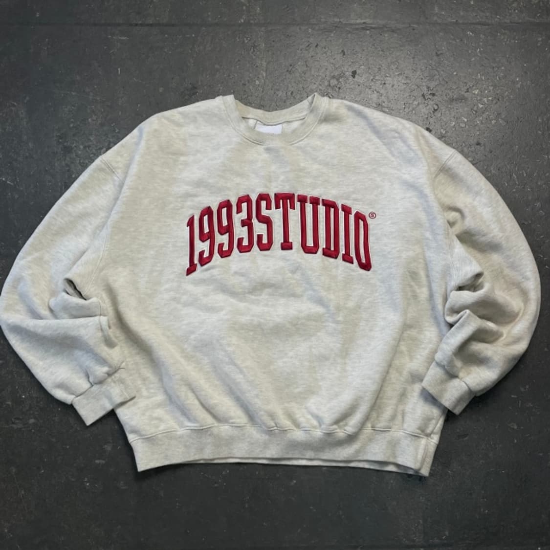 100 1993스튜디오 맨투맨 상품이미지1