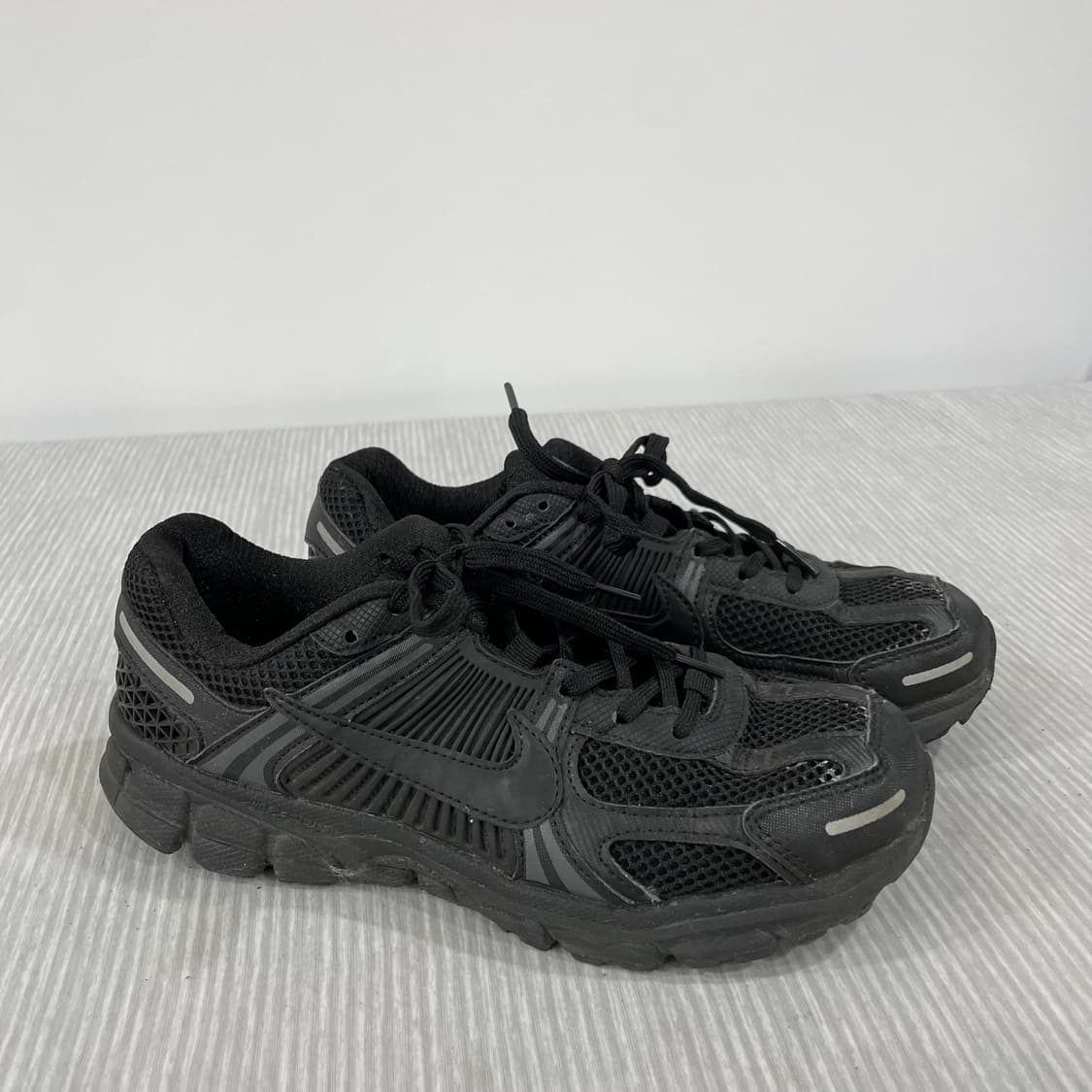 739) 나이키 줌 보메로5 SP 블랙 255mm 상품이미지1