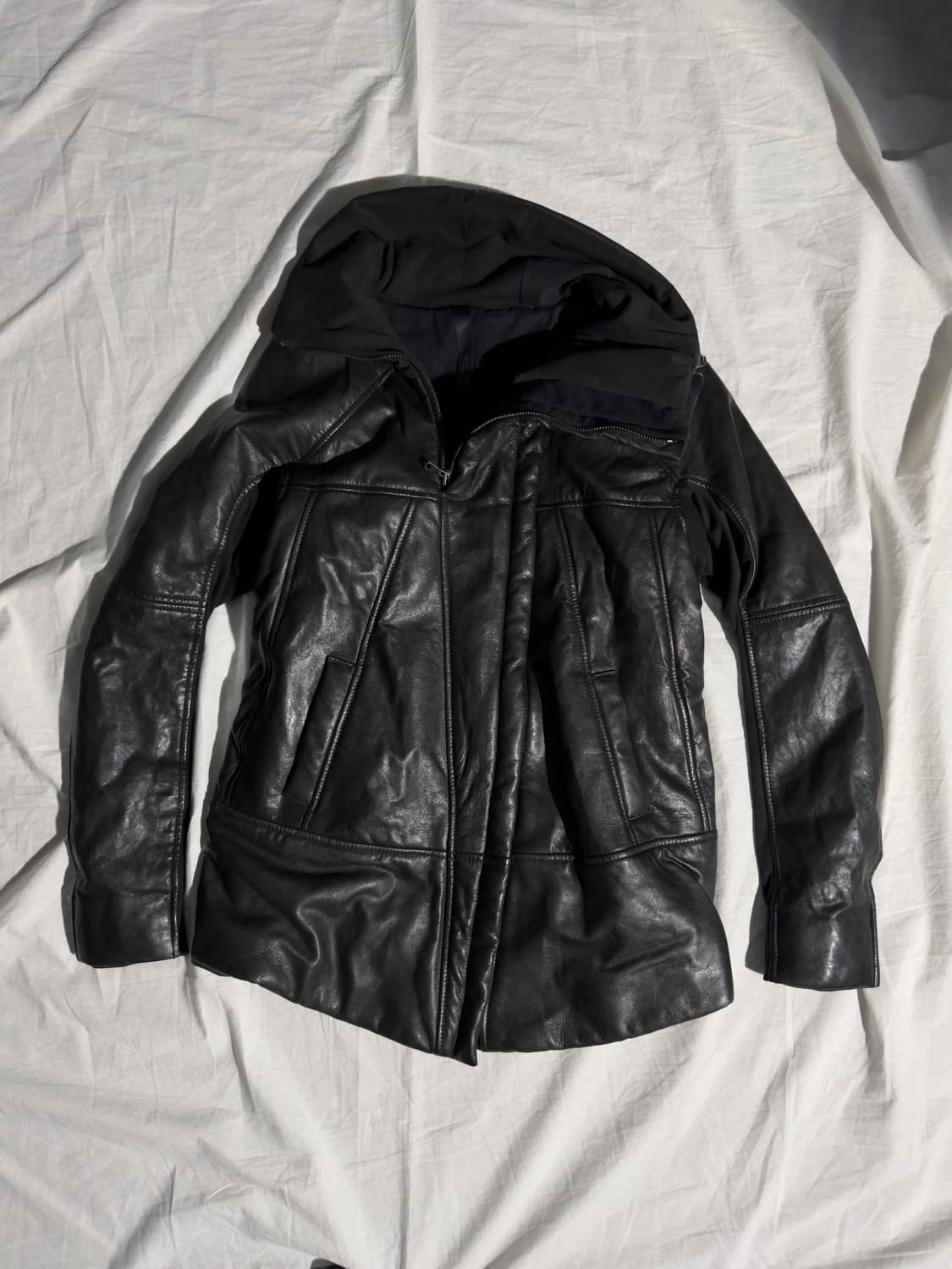 일라리아 니스트리 하이넥 드레이프 레더자켓 상품이미지3