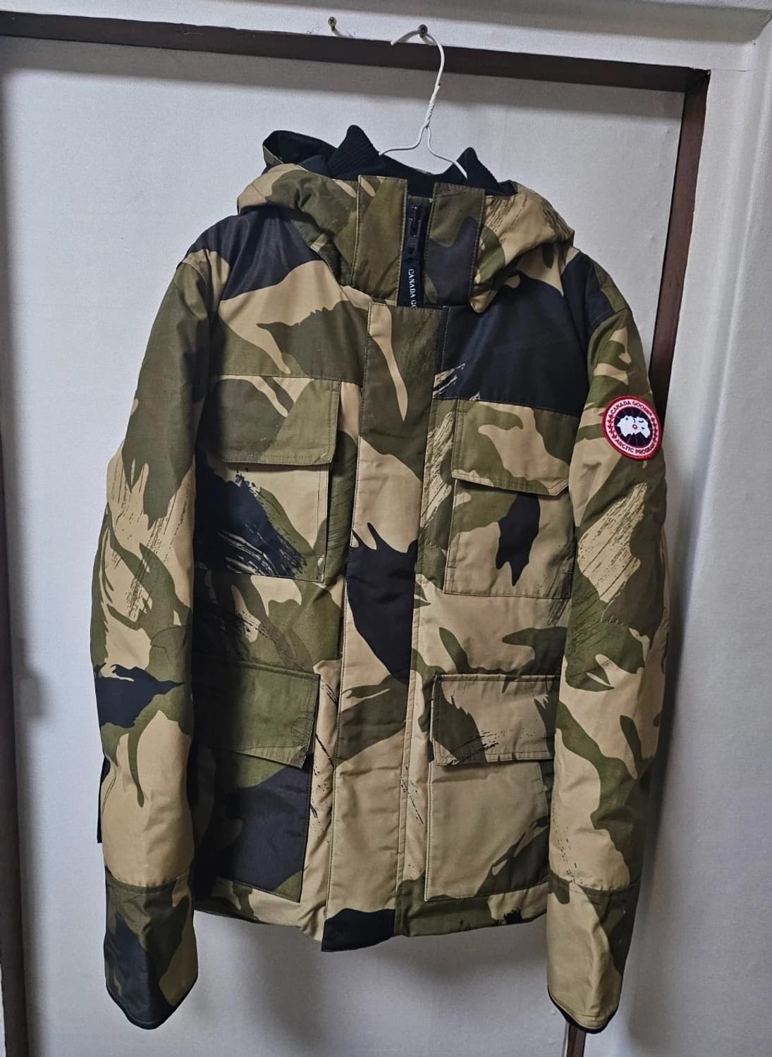 캐나다구스 남성 카모 패딩L 상품이미지1