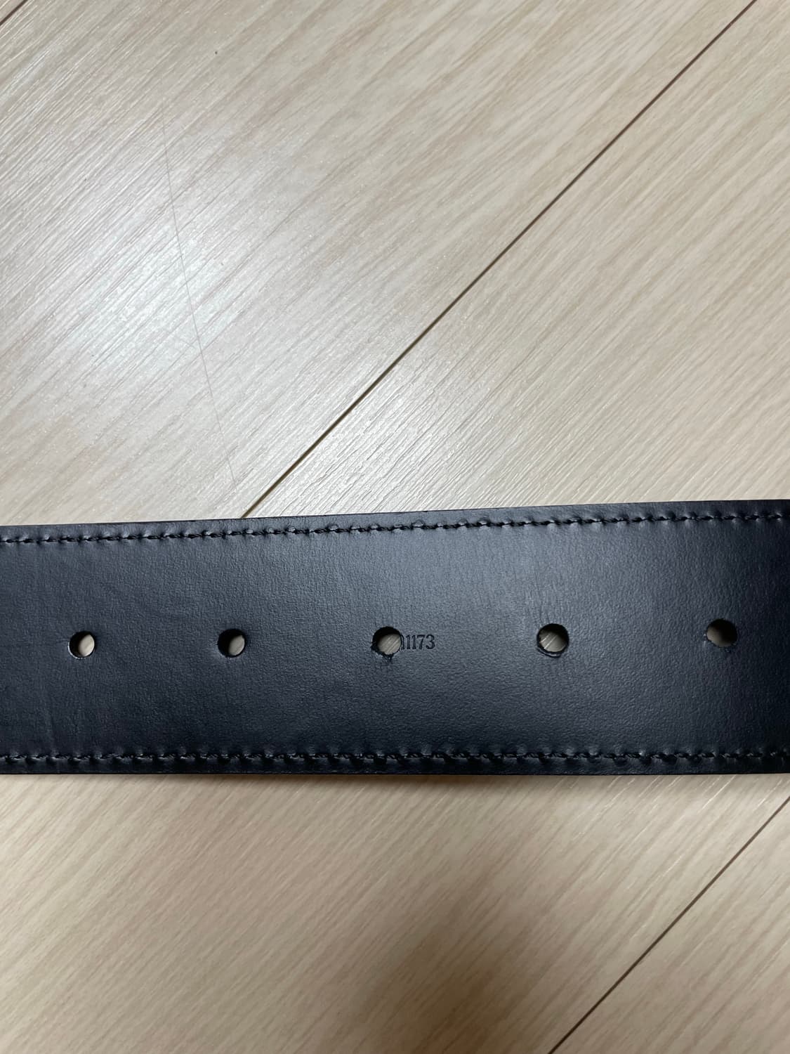 루이비통 그라파이트 LV 이니셜 벨트 블랙 95/38 상품이미지6