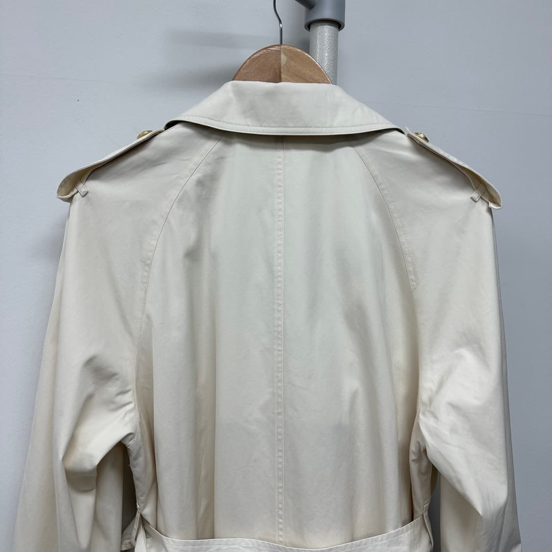 버버리 금장 로고 버튼 트렌치코트 상품이미지8