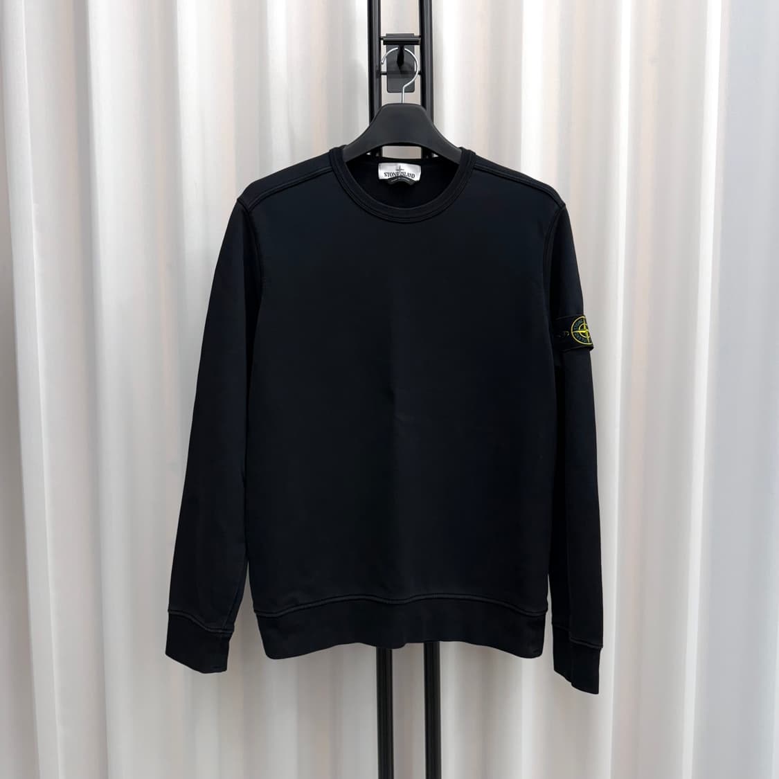 [L] 스톤아일랜드 맨투맨 블랙 상품이미지1