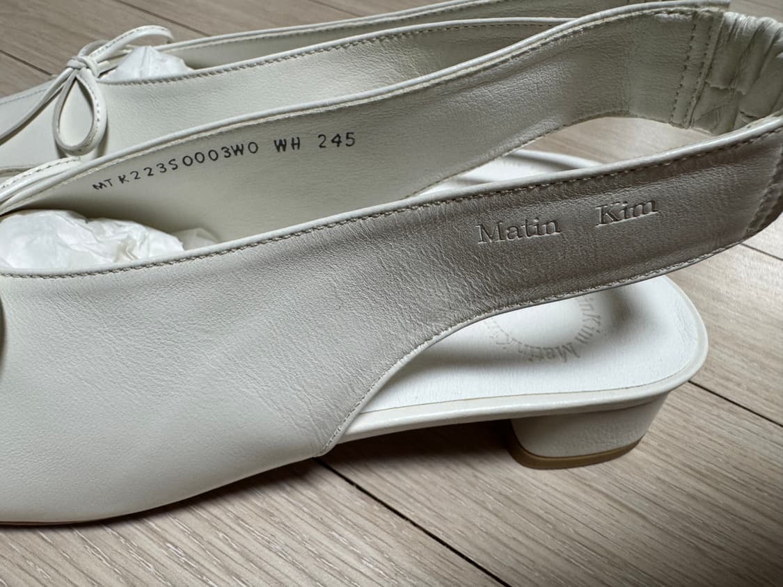 새상품) 마뗑킴 리본 디테일 슬링백 화이트 245 상품이미지2