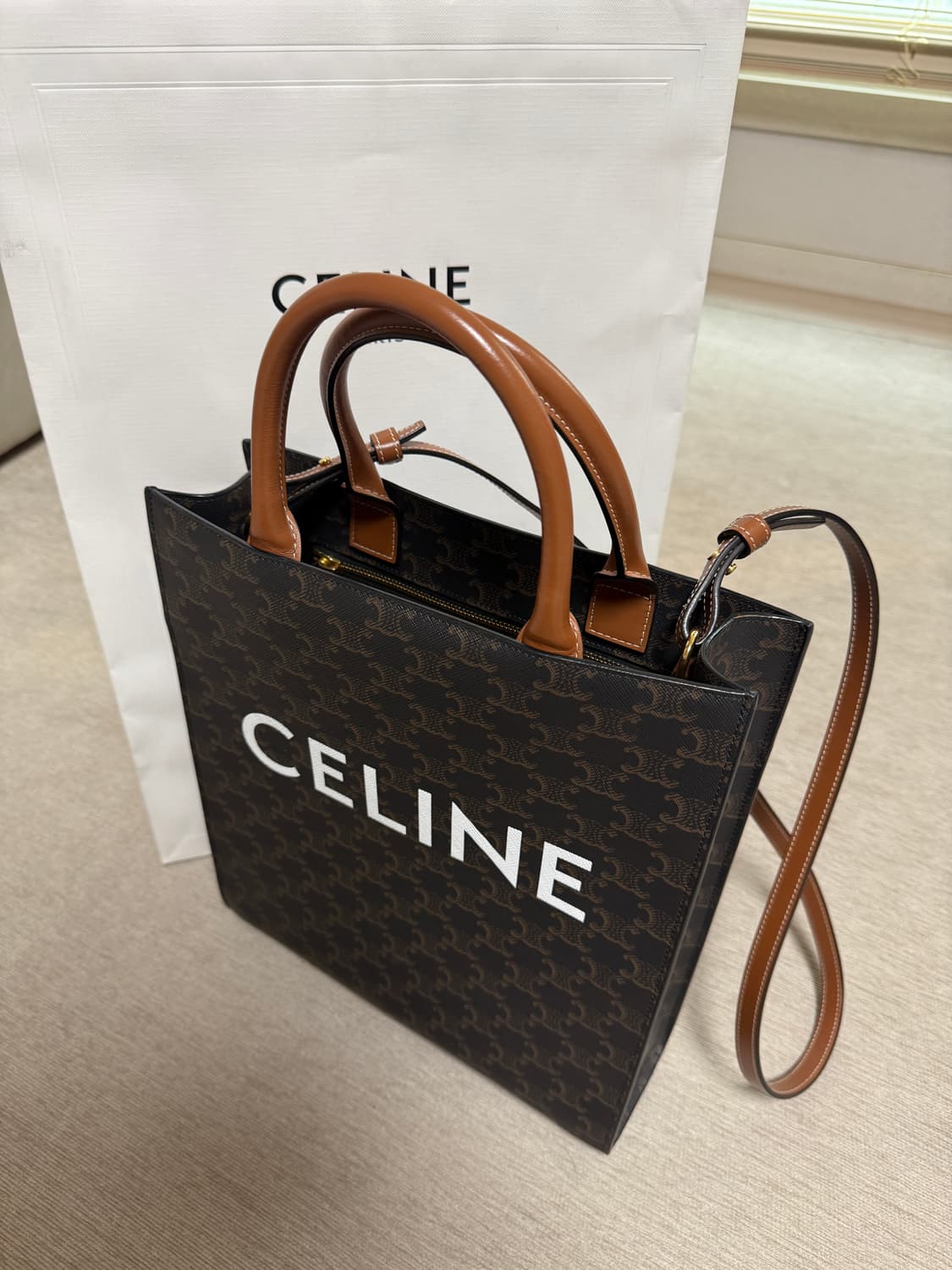 CELINE 셀린느 버티컬 카바스백 M - 트리옹프 캔버스&카바스킨 상품이미지4