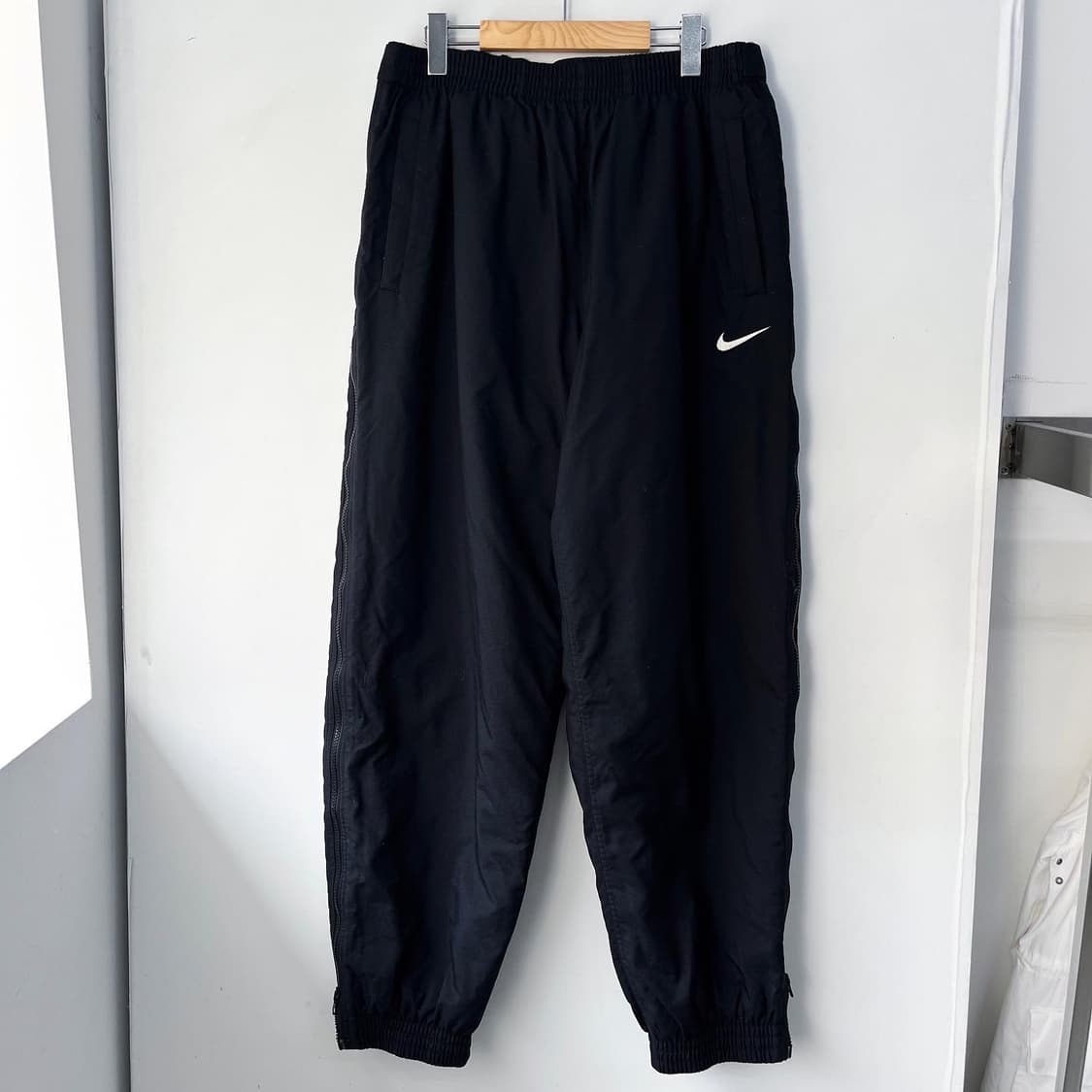 나이키 스우시 올 사이드 집업 나일론 우븐 조거 팬츠 상품이미지3