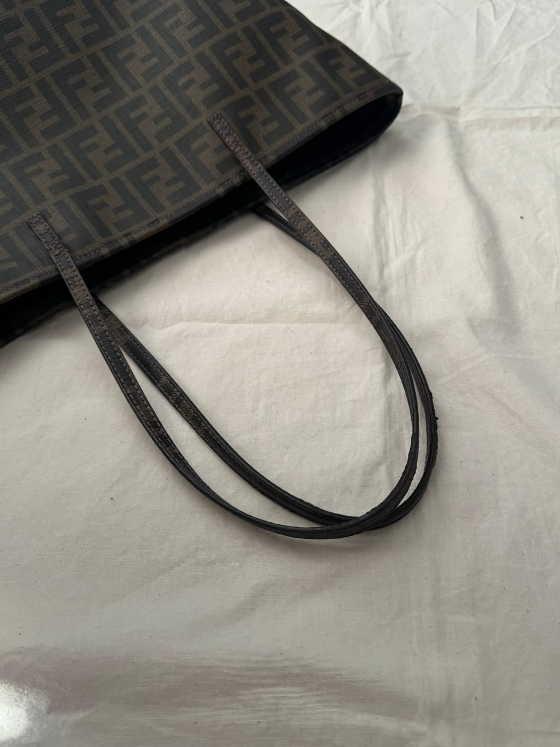 Fendi 주카 쇼퍼백 상품이미지3