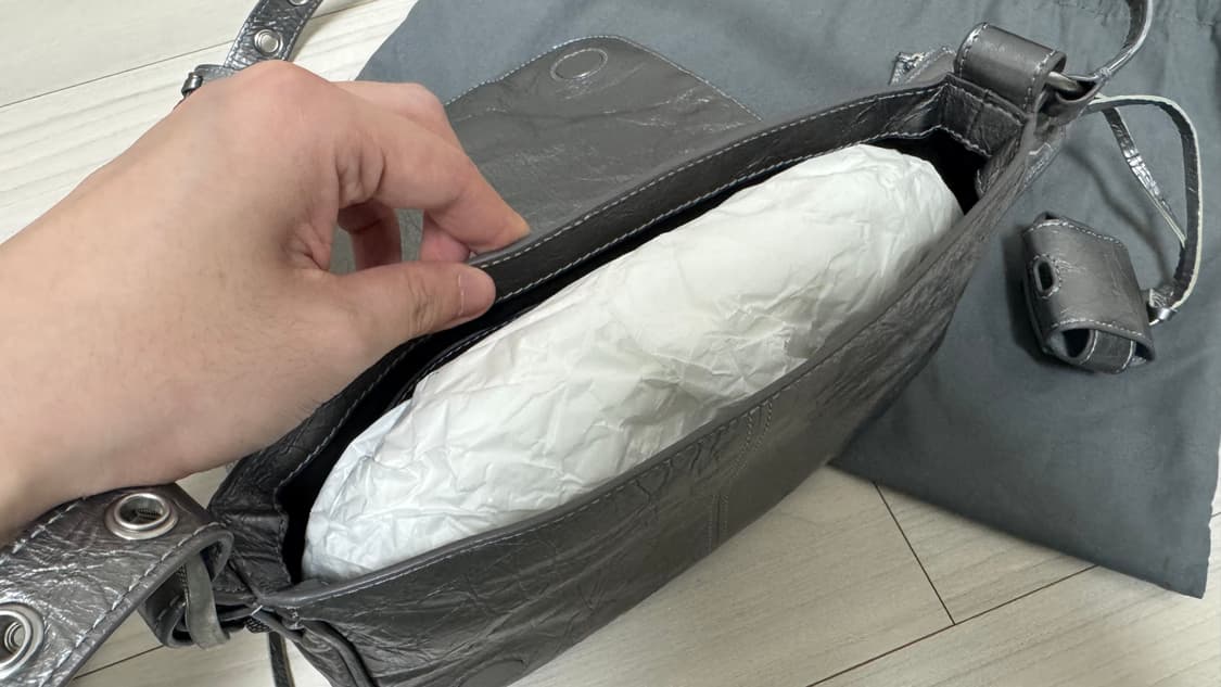 [OS] 발렌시아가 르 카골 플랩백  (크로스백) XS 실버 글레이 상품이미지5