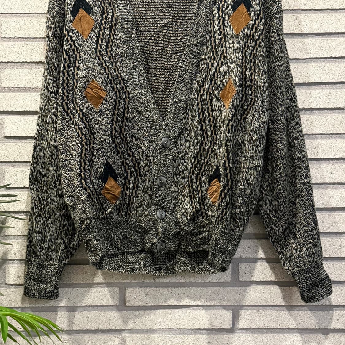 EURO VINTAGE 아가일 보카시 니트 가디건 레더패치 자카드 디테일 상품이미지4