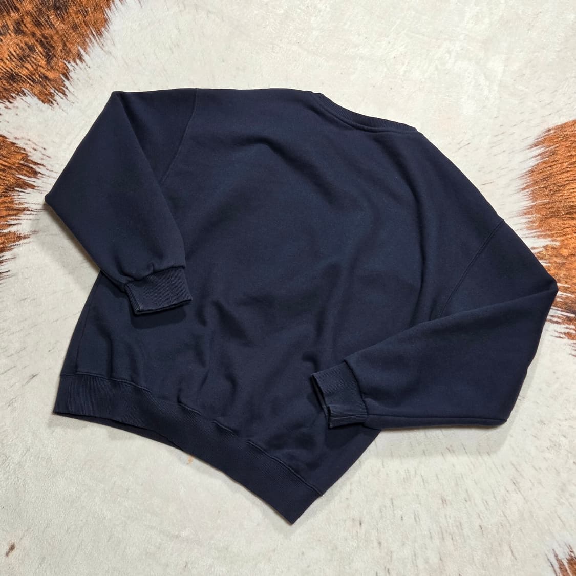 FP142 네이비 오버핏 자수 맨투맨 상품이미지4