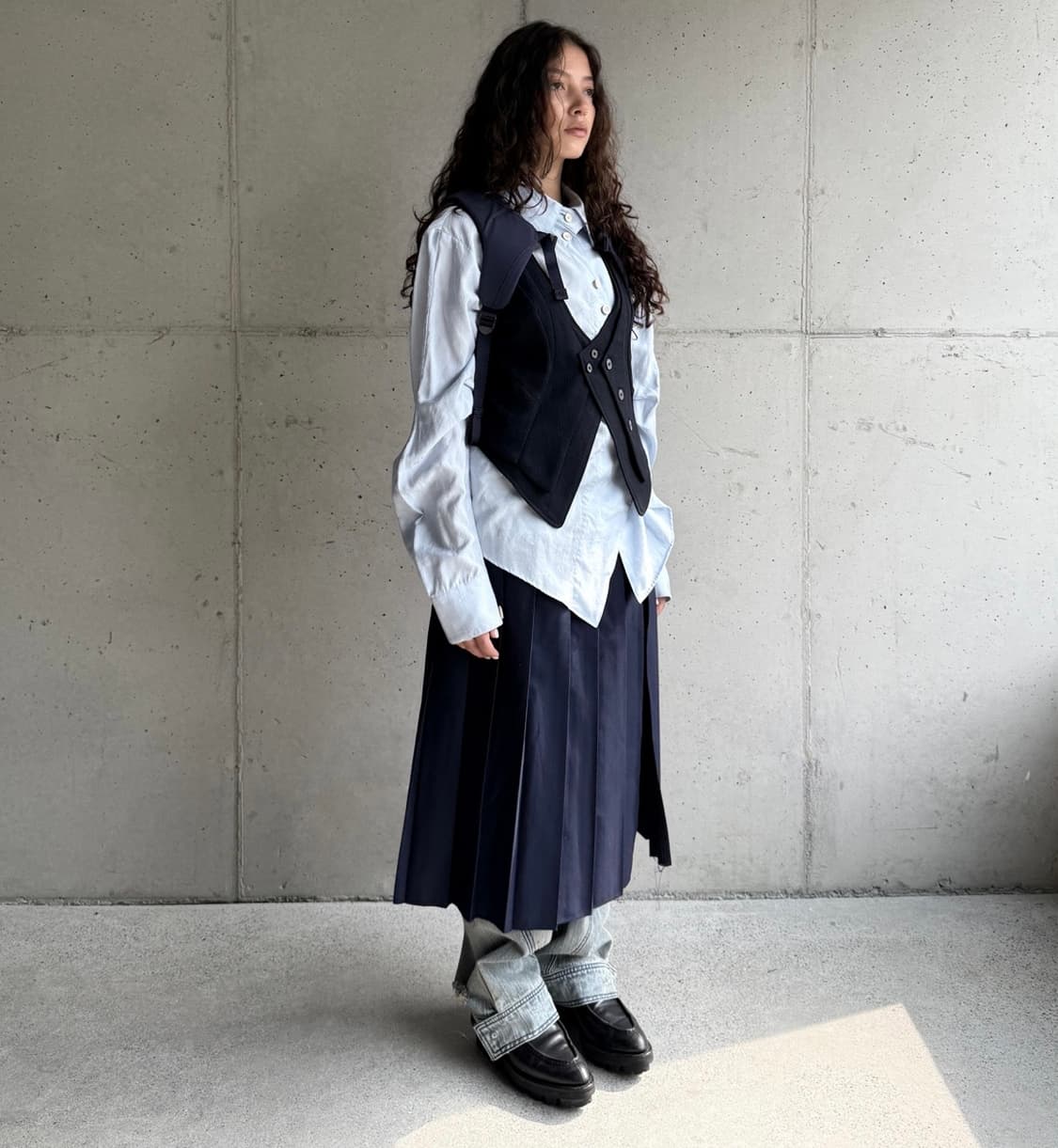 미스치프 셔츠 CURVED PLACKET SHIRT_BLUE 상품이미지1