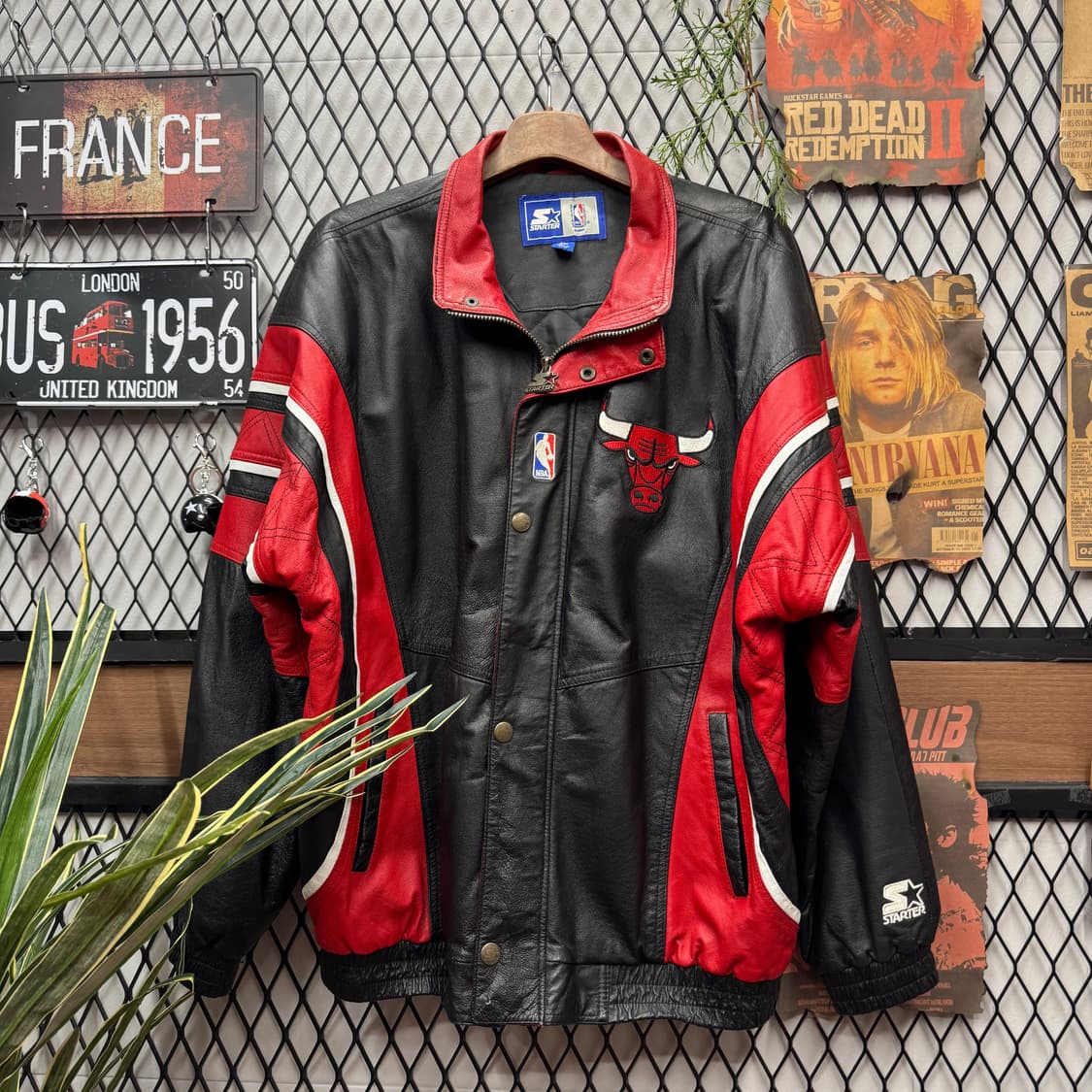 90s 스타터 X 시카고불스 NBA 가죽자켓 후면 빅로고 디테일 레드 상품이미지1