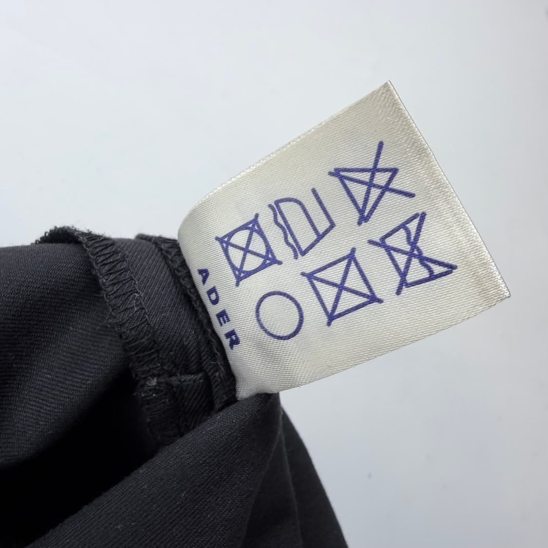 아더에러 후면 디테일 와이드 슬랙스 상품이미지6