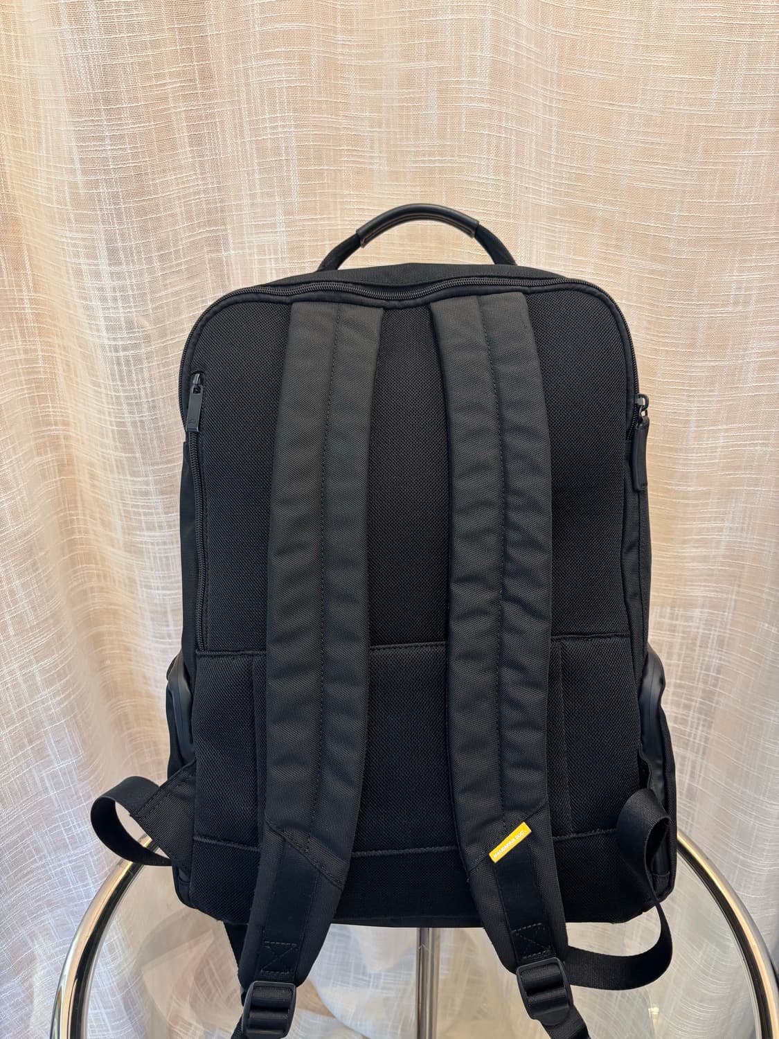 정품 만다리나덕 블랙 백팩     상품이미지5